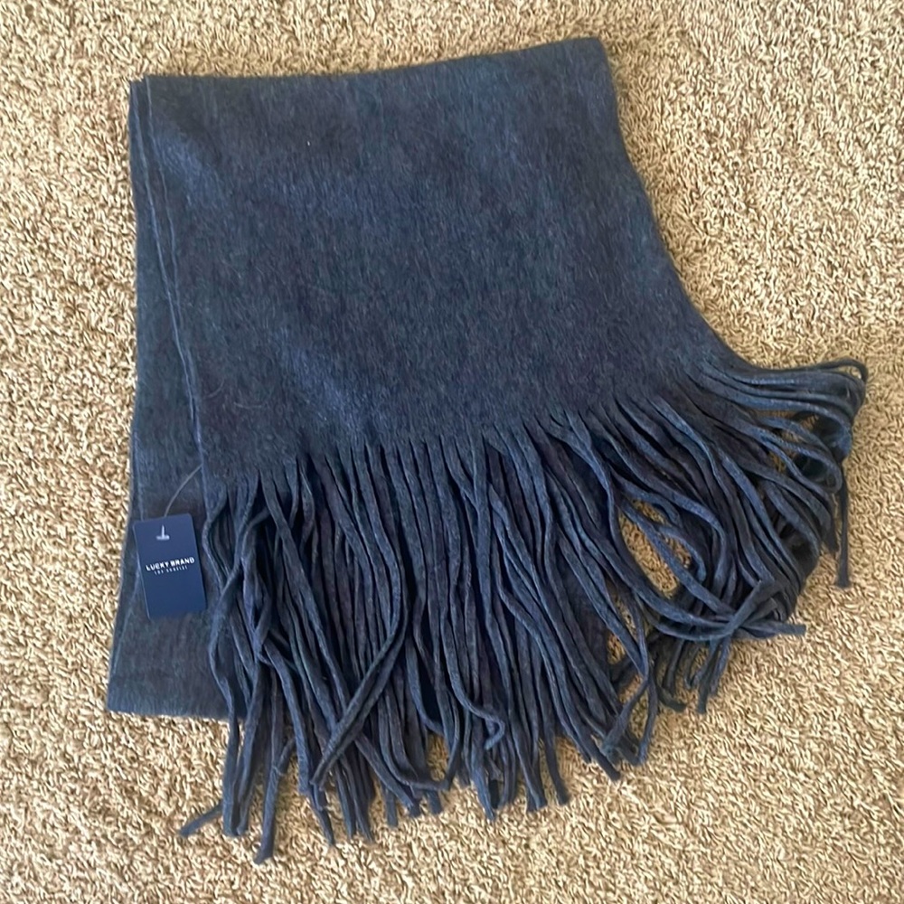 Lucky Brand gray scarf